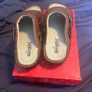 Alegria slip on leather clog. NIB